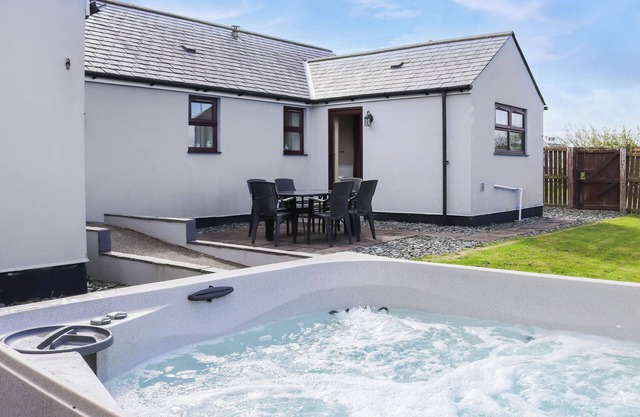 3 bedroom accommodation in Rhostrehwfa Nr Llangefni