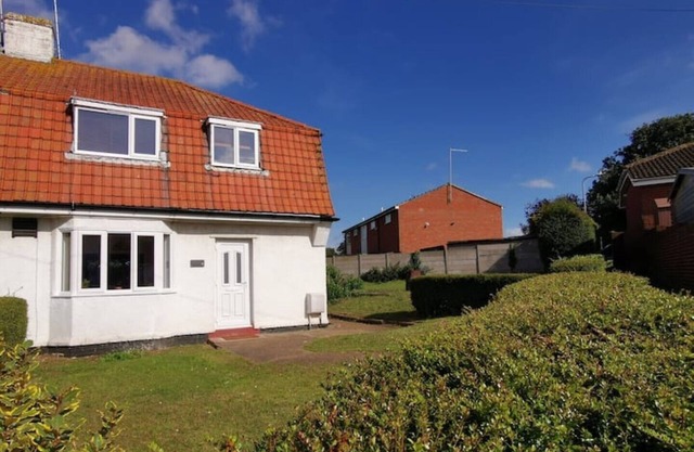 3 bed house, 5 minutes from the beach