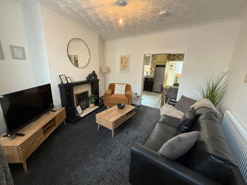 3 bed Jct 37 M1 luxury stay!