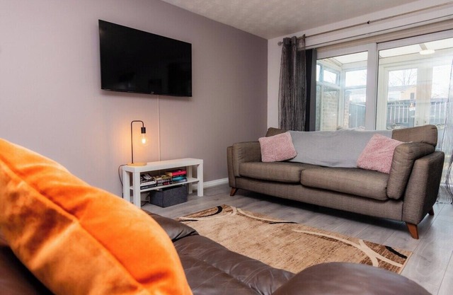 3 Bedroom 5 beds Sleeps 6 Ideal For Contractors