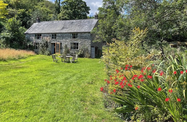 3 bedroom accommodation in Hundred House, Llandrindod Wells