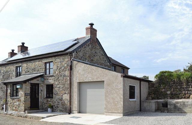 3 bedroom accommodation in Whitecross, near Marazion