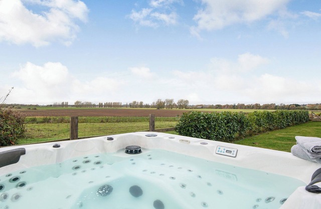 3 bedroom accommodation in Dunston Fen