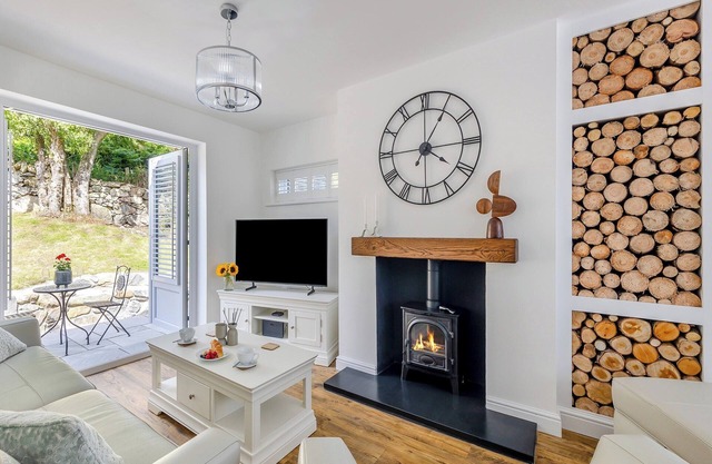 3 bedroom accommodation in Brynrefail, Nr Caernarfon