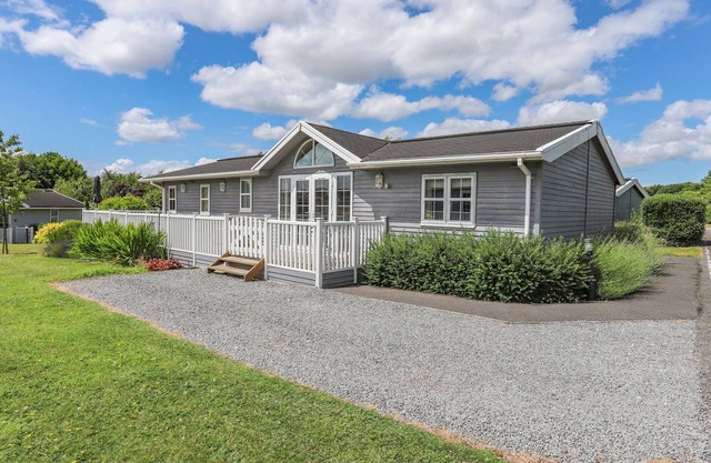 3 bedroom accommodation in Derbyshire