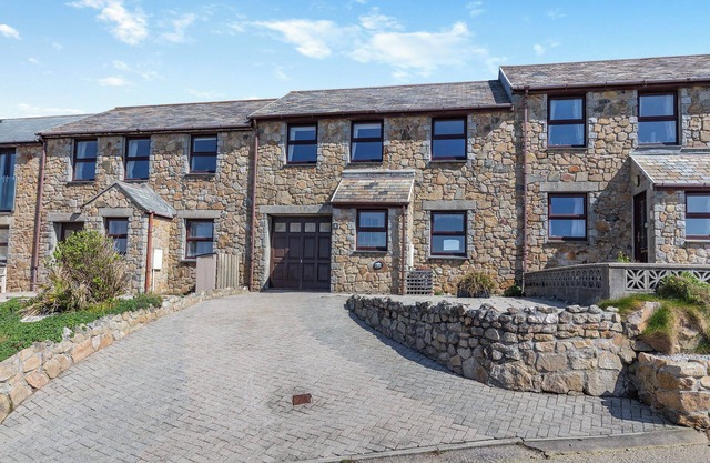 3 bedroom accommodation in Porthleven