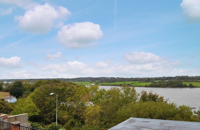 3 bedroom accommodation in Y Felinheli, Gwynedd