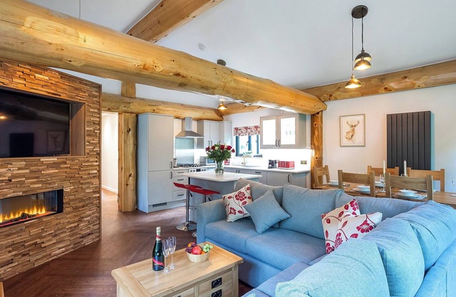 3 bedroom accommodation in Ellesmere