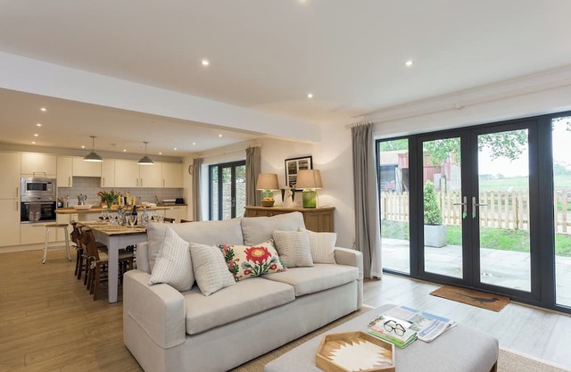 3 bedroom accommodation in Beauworth, near Alresford