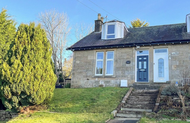 3 bedroom accommodation in Larkhall