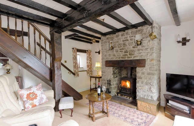 3 bedroom accommodation in Bradwell