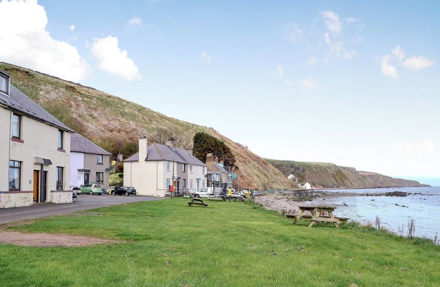 3 bedroom accommodation in Burnmouth, near Eyemouth