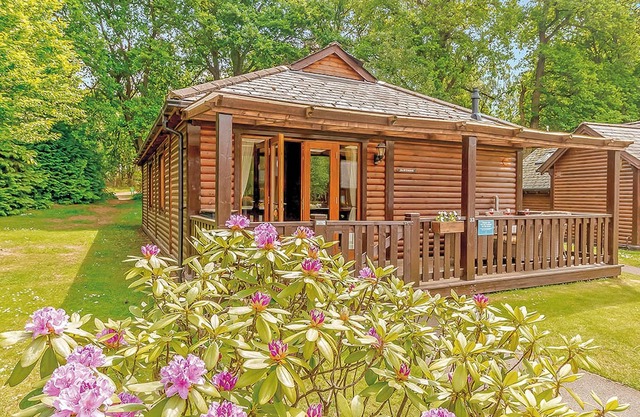 3 bedroom accommodation in Tilford, Farnham