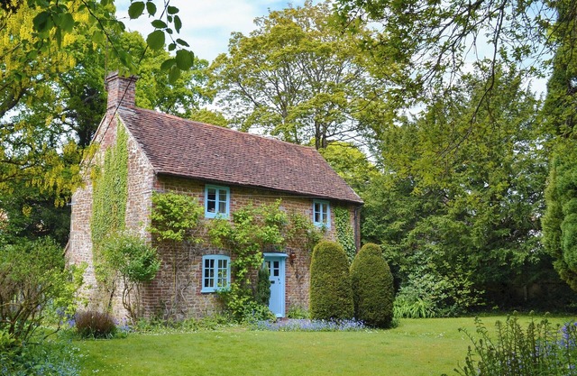 3 bedroom accommodation in Passfield Common, near Liphook