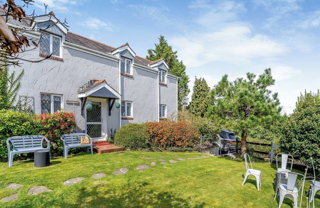 3 bedroom accommodation in Gowerton, Gower