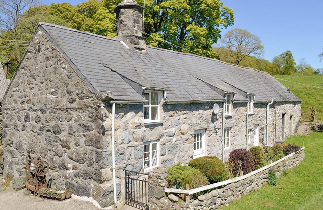 3 bedroom accommodation in Bala