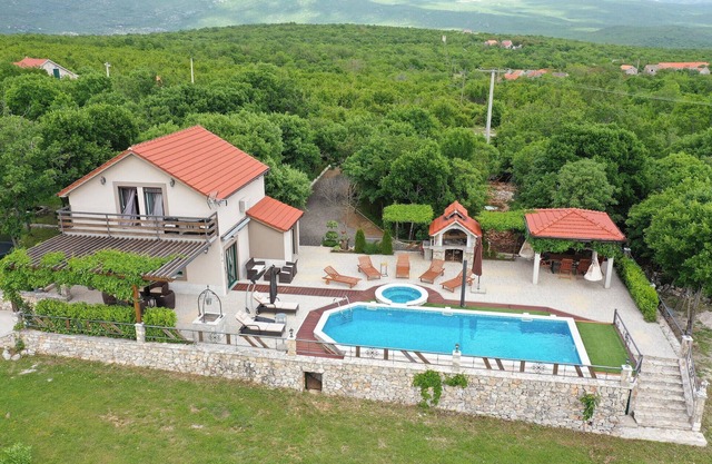 3 bedroom amazing home in Grab