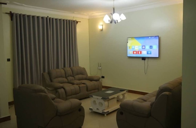 3-bedroom apartment in welcoming Kitende with WiFi
