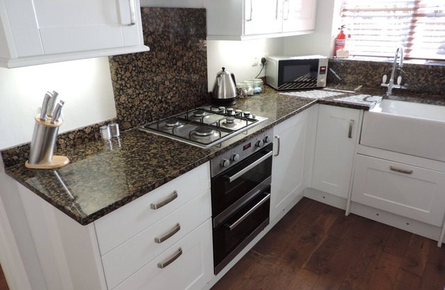 3 Bedroom Ash Vale Airport Accommodation