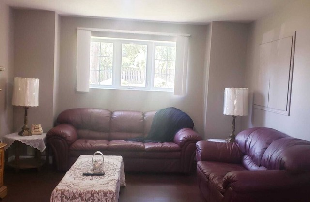 3 Bedroom basement unit with Free Parking , WiFi.