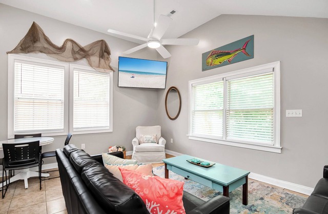 3-bedroom bungalow in peaceful Pawleys Island just minutes from the beach