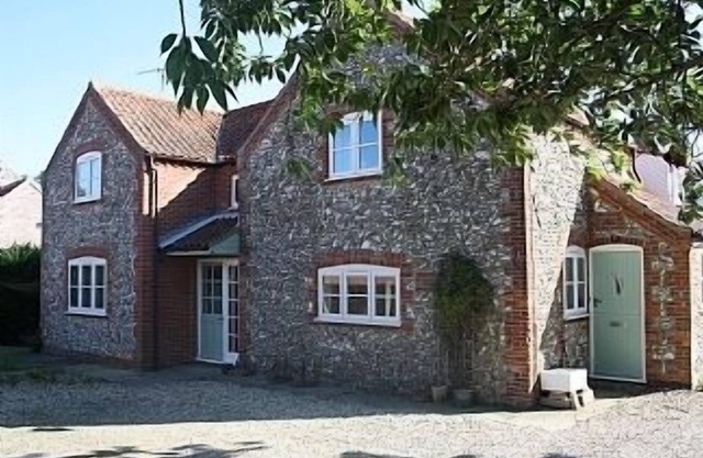 3 bedroom Cottage in South Creake, Near Burnham Market, Sleeps 6, local pub