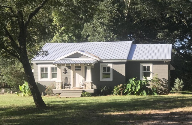 3 Bedroom Cottage on Agritourism Rescue Farm on Beautiful Lake Hartwell -