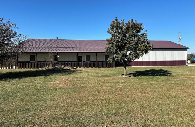 3-bedroom farmhouse in Pattonsburg. Enjoy your stay