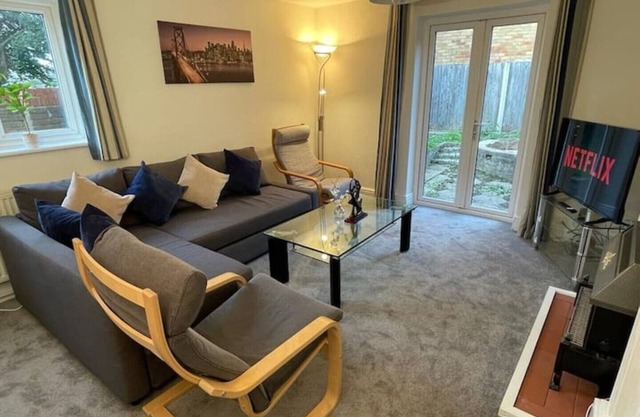 3-bedroom home with free parking