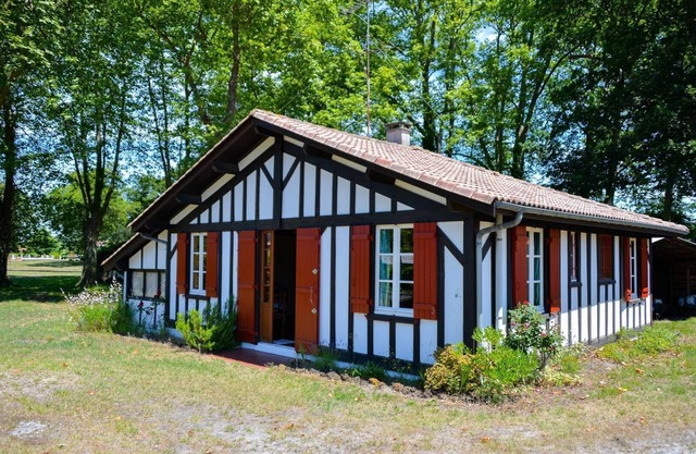 3 bedroom house for 8 people 7 kms from the beaches