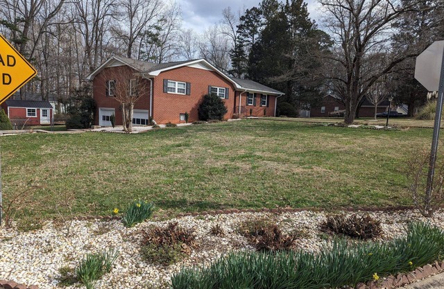 3-bedroom house in awesome Salisbury with WiFi, AC