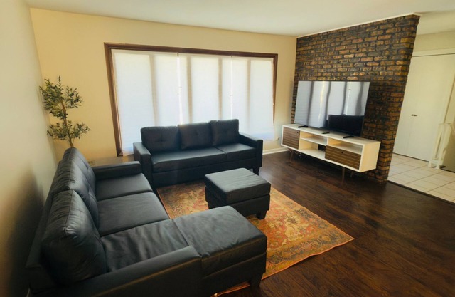 3-bedroom house in awesome Addison with WiFi, AC. Enjoy your stay