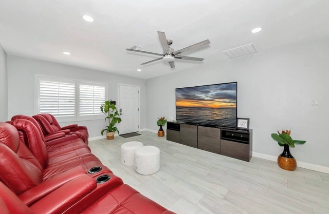 3-bedroom house in charming Bradenton minutes frm Sarasota and Bradenton beaches