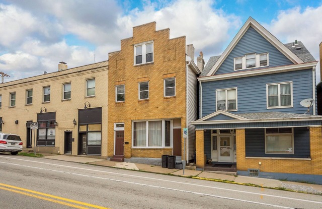 3-bedroom house in marvelous Pittsburgh with Central HVAC