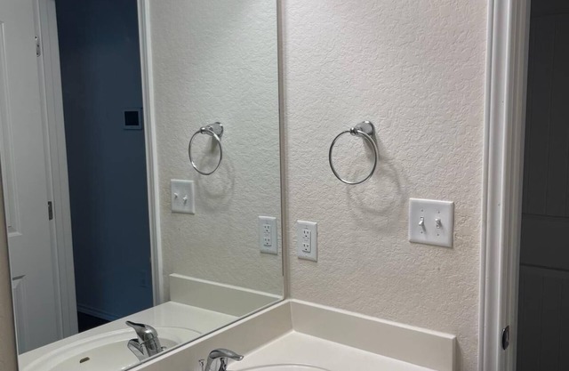 3-bedroom house in wonderful Converse with AC