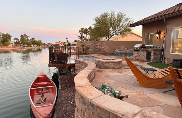 3-bedroom Lake front villa in Casa Grande. with heated pool & spa. Kayak & bikes