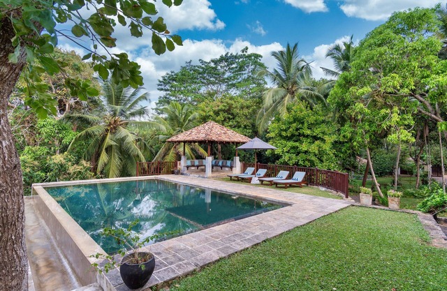 3 Bedroom Luxury Villa with pool at Koggala Lake