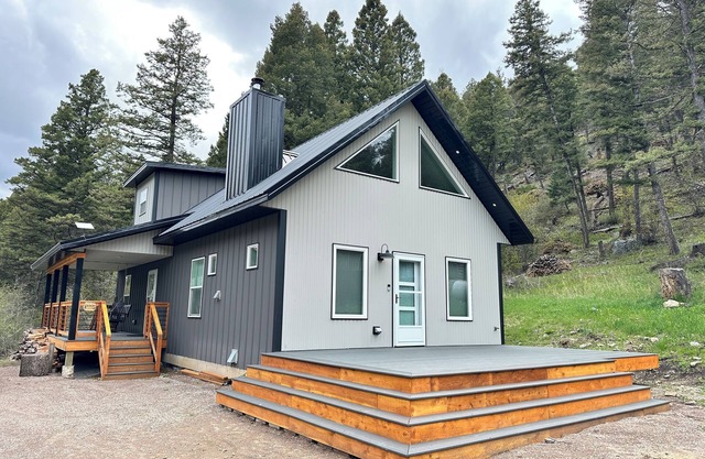 3-bedroom Off Grid cabin in National Forest with WiFi