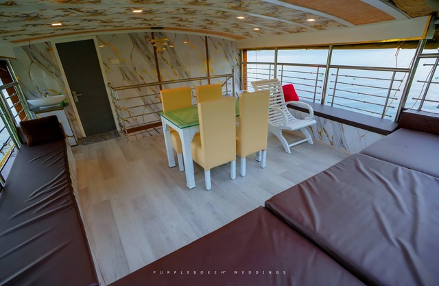 3 bedroom private semi luxury houseboat with all meals