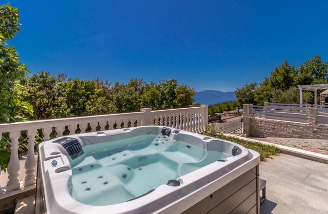 3 bedroom stunning home in Smrika