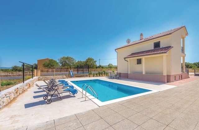 3 bedroom stunning home in Pakovo Selo
