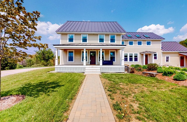 3-bedroom suite in a vintage farmhouse with on-site hot tub - near ski/hike/bike