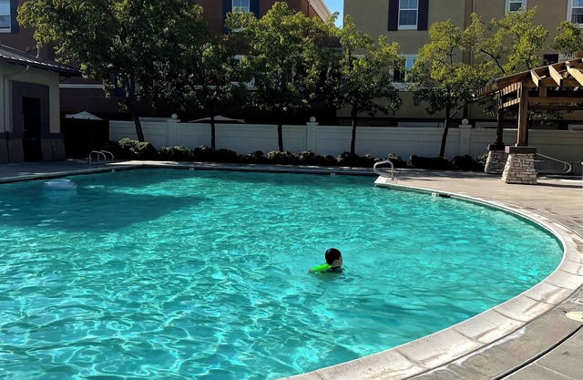 3-Bedroom Townhome in beautiful Milpitas with easy access to the Mall,Bart & Bus