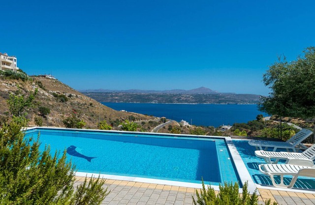 3-bedroom Villa On Top