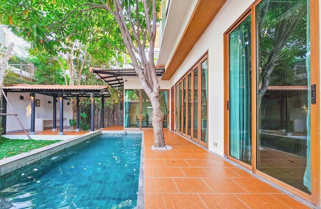 3-bedroom villa in lovely Tambon Thap Tai with WiFi, AC