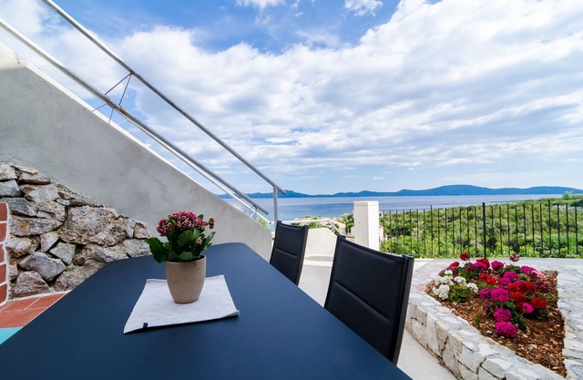 3 Bedroom villa with terrace and pool