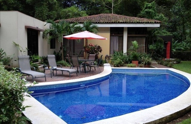 3 Bedrooms and Private Pool in a Bird Watcher's Paradise!