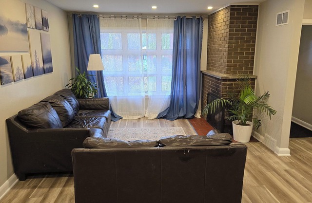 3 BR Bungalow Central West near Carlingwood Mall and Westboro