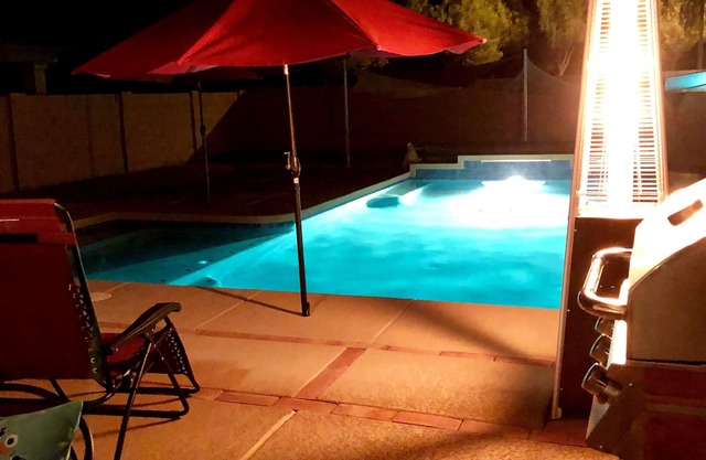 3 BR Heated Private Saltwater SUNNY Pool In/Out Stereo Speakers Prof BBQ Gril