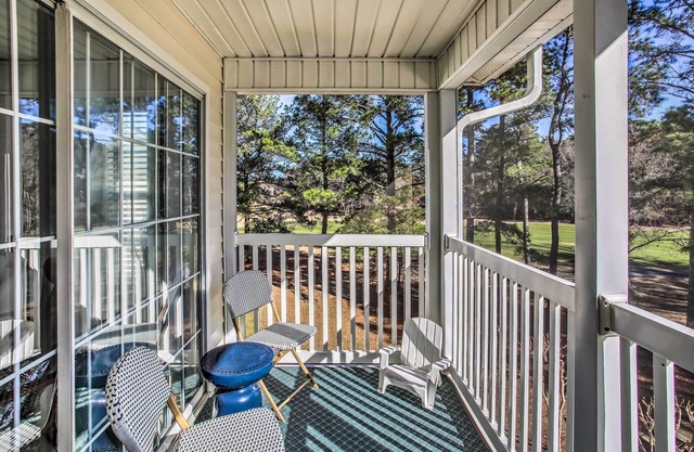 3 Community Pools: Golf Course Condo in Longs